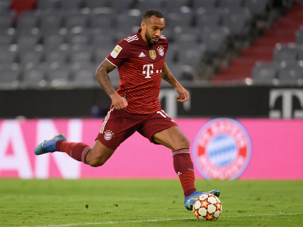 拜仁总监盛赞孔帕尼:天赐之才,本季表现卓越 从联赛初期开始,孔帕尼就展现出稳固的防守